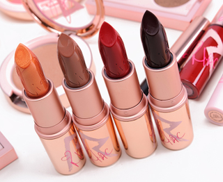 Illustration for article titled Rihanna Is Launching a Makeup Line (Eventually!)